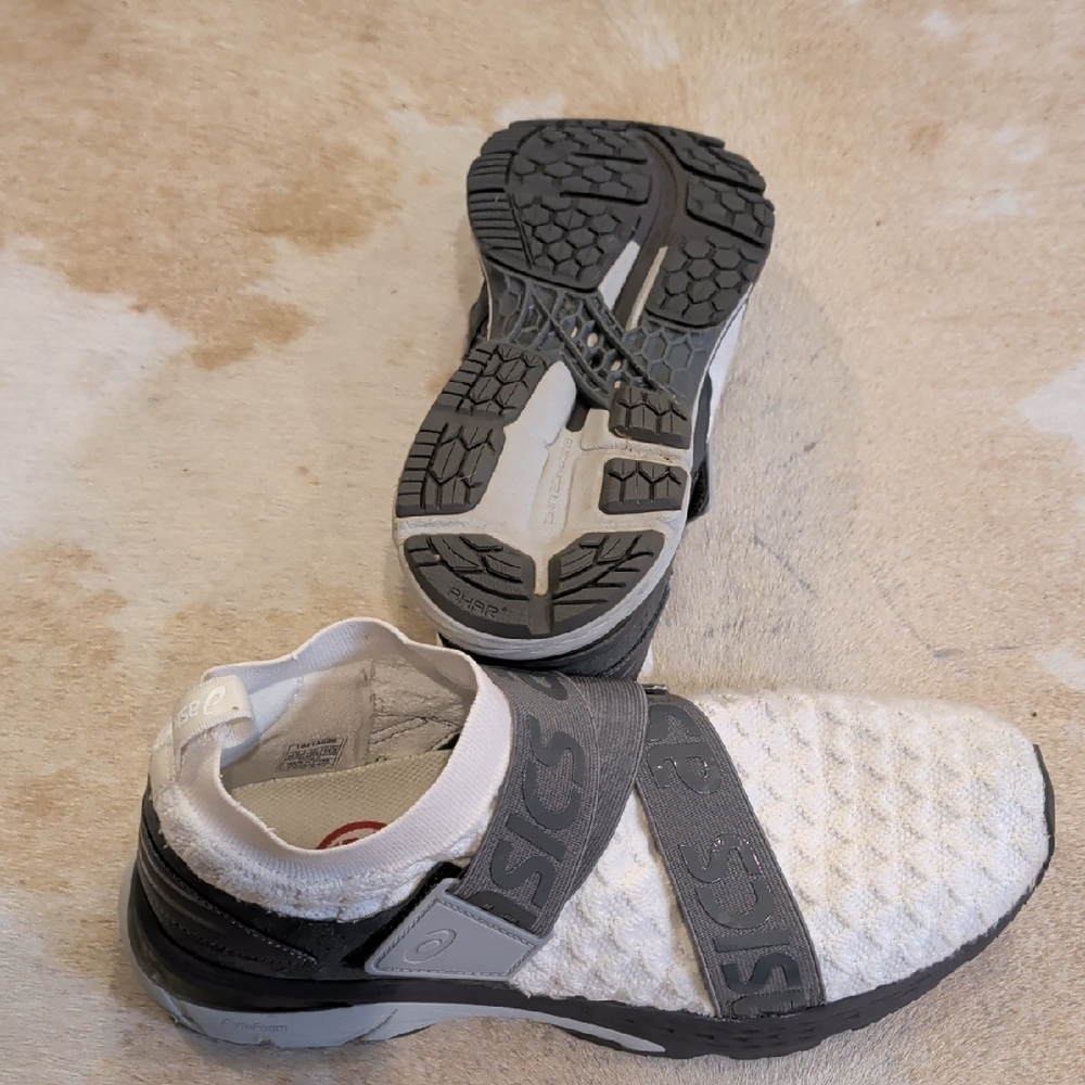 White and Gray Slip-On Asics Gel Kayano Men's 10.5